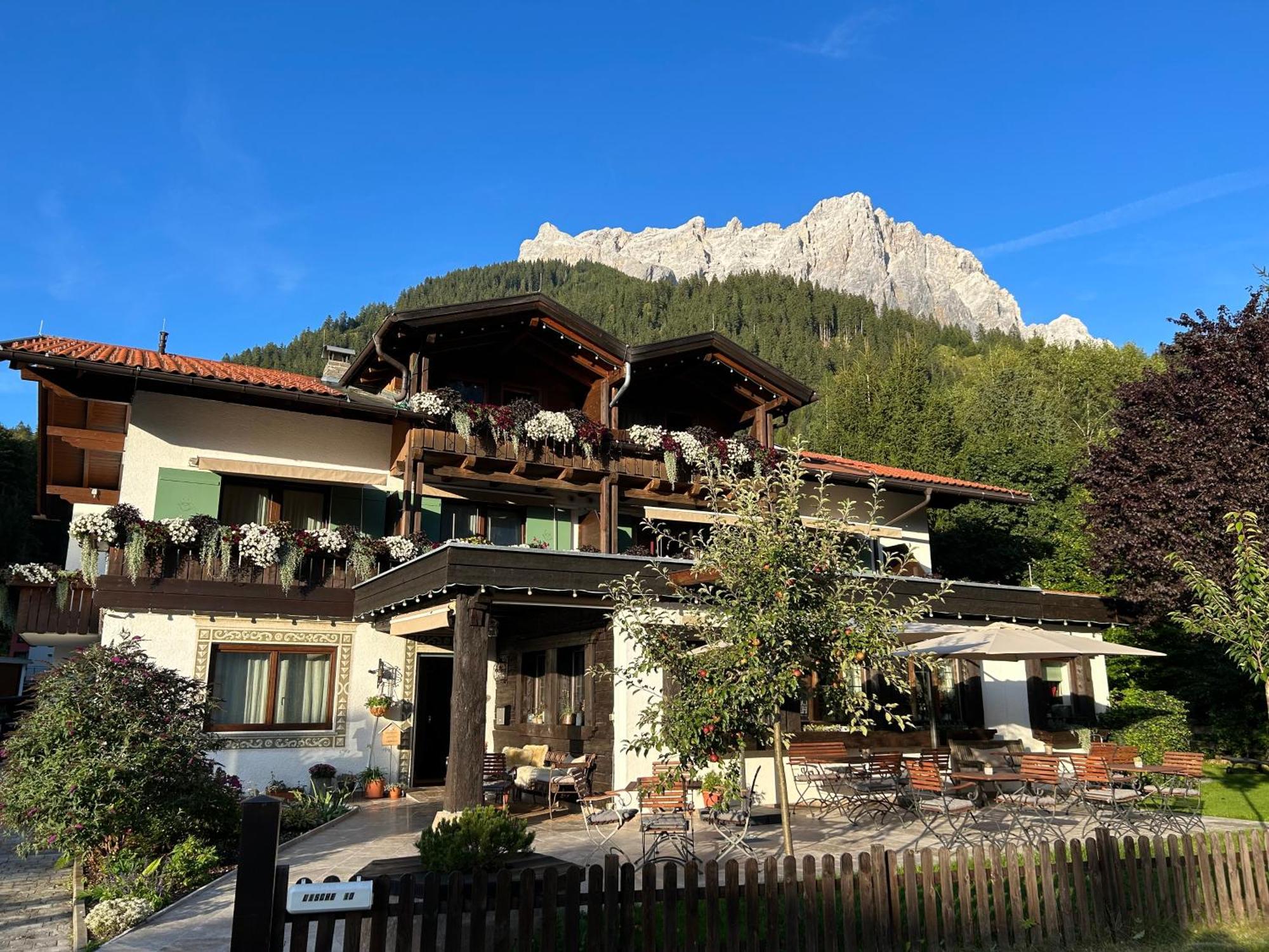 Das Halali - Dein Kleines Hotel An Der Zugspitze Ehrwald Luaran gambar